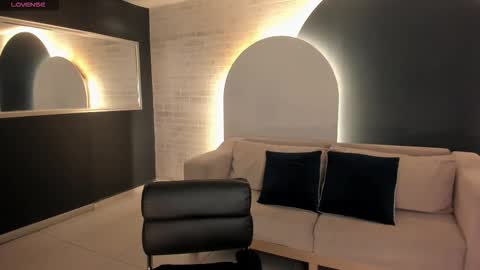 MARIA HERRERA  online show from 11-21-25, 09:35