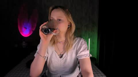Snapshot of mariamilkis chatting on 02-13-25, 11:15 Maria online show from 02-13-25, 11:15