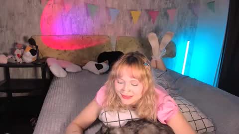 Snapshot of mariamilkis chatting on 03-11-25, 11:04 Maria online show from 03-11-25, 11:04