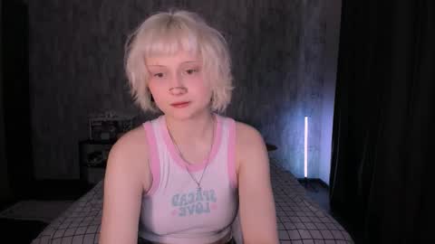 Snapshot of mariamilkis chatting on 10-13-25, 05:29 Maria online show from 10-13-25, 05:29