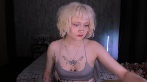 Snapshot of mariamilkis chatting on 10-20-25, 02:12 Maria online show from 10-20-25, 02:12