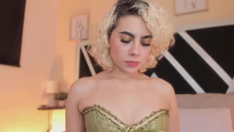 Snapshot of marian_pinzon chatting on 11-15-25, 03:04 Marian online show from 11-15-25, 03:04