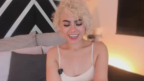 Snapshot of marian_pinzon chatting on 12-03-25, 11:36 Marian online show from 12-03-25, 11:36