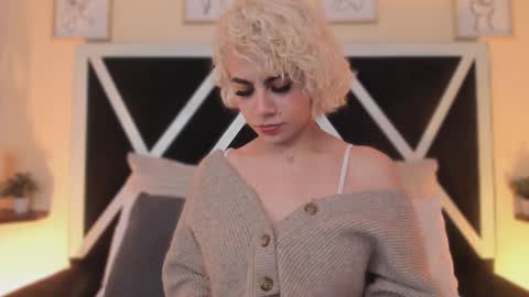 Snapshot of marian_pinzon chatting on 12-05-25, 02:42 Marian online show from 12-05-25, 02:42