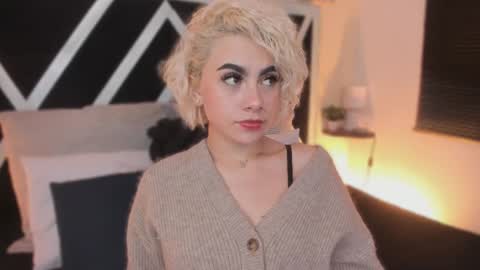 Snapshot of marian_pinzon chatting on 12-14-25, 02:39 Marian online show from 12-14-25, 02:39