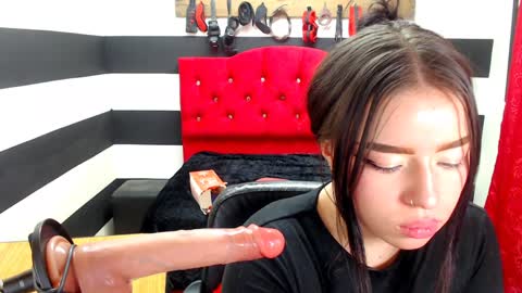 Snapshot of marian_ran_ chatting on 12-12-24, 09:51 Marian online show from 12-12-24, 09:51