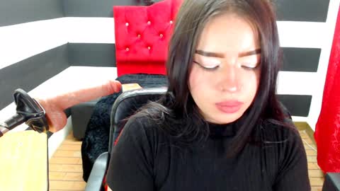 Snapshot of marian_ran_ chatting on 12-14-24, 10:02 Marian online show from 12-14-24, 10:02