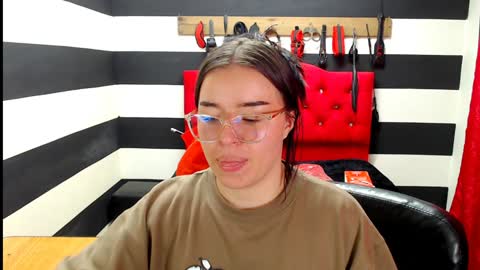 Snapshot of marian_ran_ chatting on 12-27-24, 02:58 Marian online show from 12-27-24, 02:58