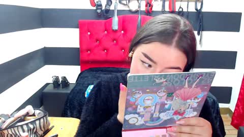 Snapshot of marian_ran_ chatting on 01-14-25, 03:53 Marian online show from 01-14-25, 03:53