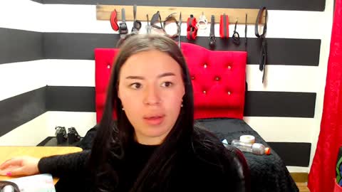 Snapshot of marian_ran_ chatting on 01-17-25, 04:39 Marian online show from 01-17-25, 04:39