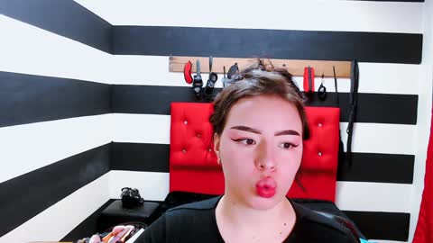 Snapshot of marian_ran_ chatting on 01-27-25, 03:04 Marian online show from 01-27-25, 03:04