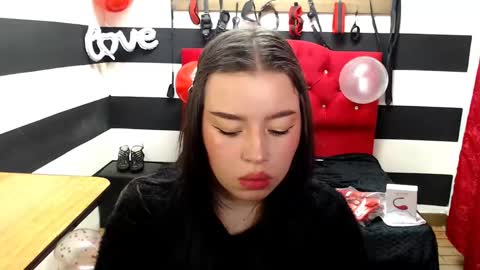 Snapshot of marian_ran_ chatting on 02-14-25, 03:54 Marian online show from 02-14-25, 03:54