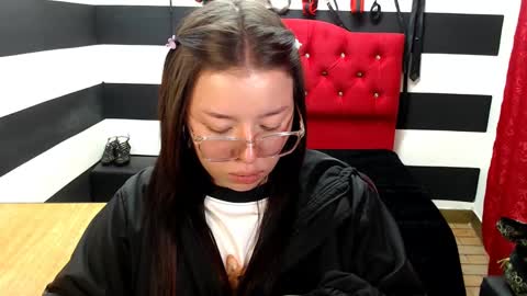 Snapshot of marian_ran_ chatting on 02-17-25, 03:04 Marian online show from 02-17-25, 03:04