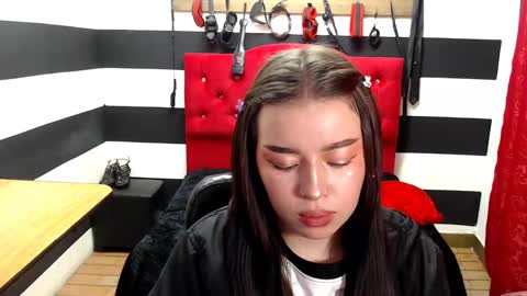 Snapshot of marian_ran_ chatting on 02-17-25, 10:07 Marian online show from 02-17-25, 10:07