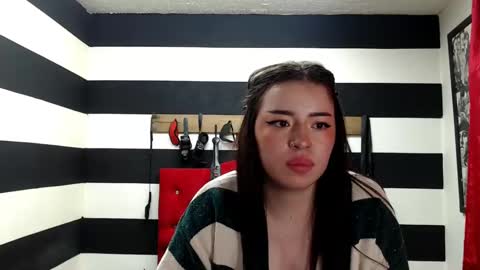 Snapshot of marian_ran_ chatting on 02-18-25, 10:05 Marian online show from 02-18-25, 10:05