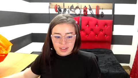 Snapshot of marian_ran_ chatting on 02-21-25, 04:07 Marian online show from 02-21-25, 04:07