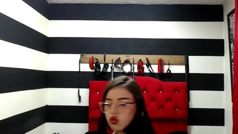 Snapshot of marian_ran_ chatting on 02-26-25, 06:15 Marian online show from 02-26-25, 06:15