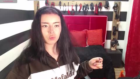 Snapshot of marian_ran_ chatting on 09-15-25, 02:55 Marian online show from 09-15-25, 02:55