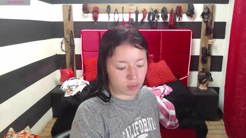 Snapshot of marian_ran_ chatting on 09-17-25, 02:35 Marian online show from 09-17-25, 02:35