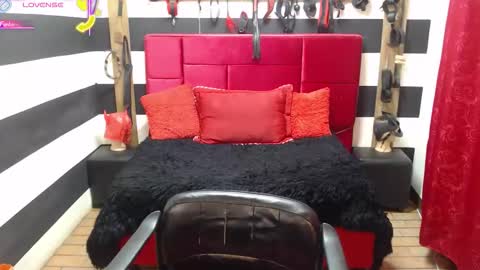 Snapshot of marian_ran_ chatting on 09-19-25, 02:35 Marian online show from 09-19-25, 02:35