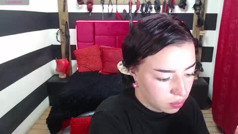 Snapshot of marian_ran_ chatting on 09-23-25, 04:04 Marian online show from 09-23-25, 04:04