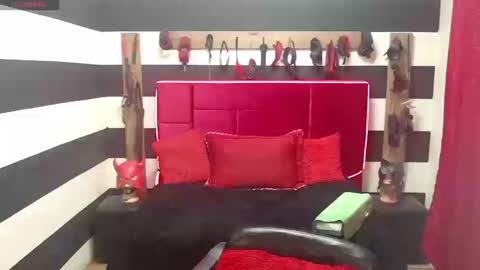 Snapshot of marian_ran_ chatting on 09-24-25, 05:00 Marian online show from 09-24-25, 05:00