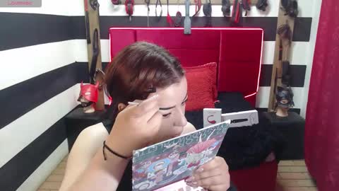 Snapshot of marian_ran_ chatting on 10-18-25, 02:47 Marian online show from 10-18-25, 02:47