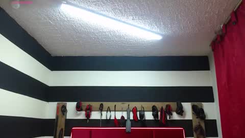 Snapshot of marian_ran_ chatting on 10-23-25, 03:17 Marian online show from 10-23-25, 03:17