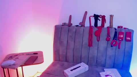 Snapshot of marian_ran_ chatting on 11-22-25, 03:05 Marian online show from 11-22-25, 03:05