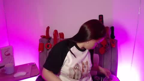 Snapshot of marian_ran_ chatting on 11-28-25, 02:25 Marian online show from 11-28-25, 02:25