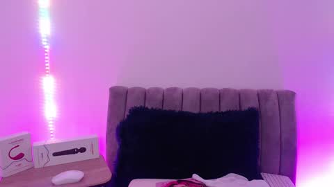 Snapshot of marian_ran_ chatting on 11-30-25, 03:32 Marian online show from 11-30-25, 03:32