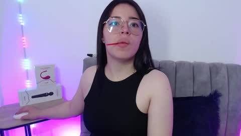 Snapshot of marian_ran_ chatting on 12-16-25, 05:01 Marian online show from 12-16-25, 05:01