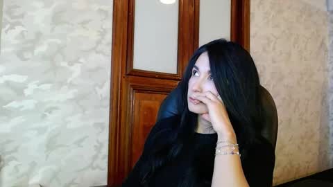 Mariana online show from 12-02-25, 01:05