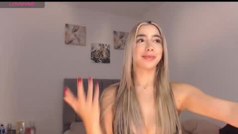 Mariana online show from 03-18-26, 05:16