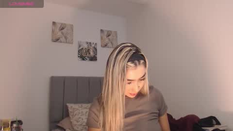 Mariana online show from 03-25-26, 01:55