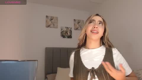 Snapshot of mariana_es chatting on 04-30-26, 11:20 Mariana online show from 04-30-26, 11:20