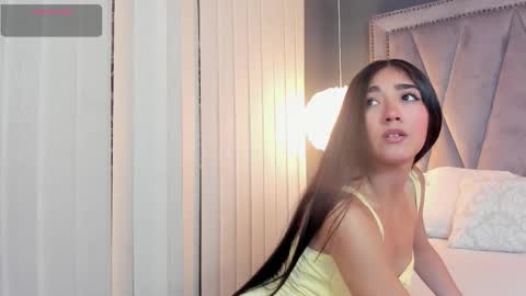 Snapshot of mariana_kalo chatting on 10-15-25, 11:21 Mariana online show from 10-15-25, 11:21