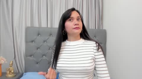 Snapshot of mariana_murillo__ chatting on 01-03-25, 02:32 Mariana online show from 01-03-25, 02:32