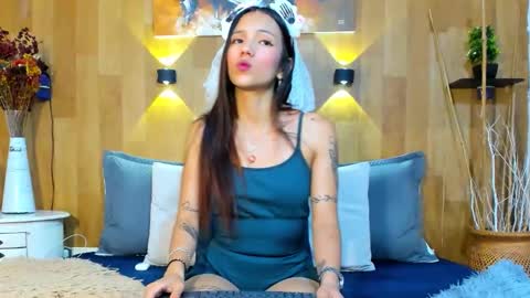 Mariana Angel online show from 10-30-25, 06:52