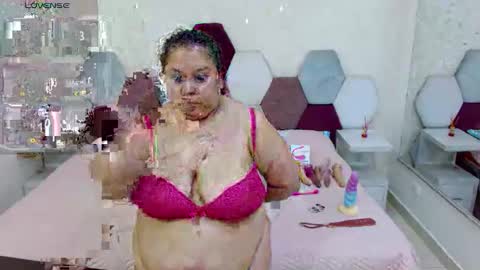 mariana online show from 11-11-25, 06:08