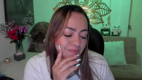 Snapshot of marianalopez81 chatting on 02-06-25, 02:11 Mariana Lopez online show from 02-06-25, 02:11