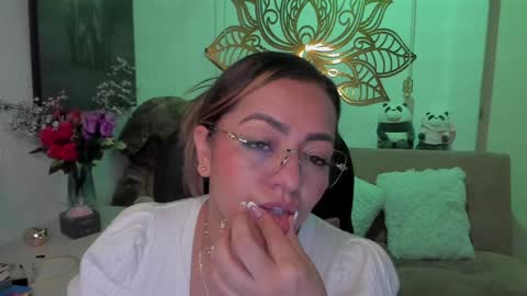 Snapshot of marianalopez81 chatting on 02-07-25, 09:05 Mariana Lopez online show from 02-07-25, 09:05