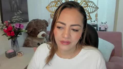 Snapshot of marianalopez81 chatting on 02-14-25, 12:30 Mariana Lopez online show from 02-14-25, 12:30