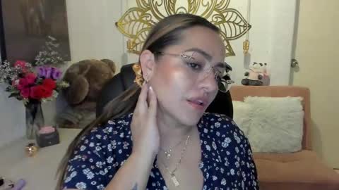 Snapshot of marianalopez81 chatting on 02-18-25, 06:37 Mariana Lopez online show from 02-18-25, 06:37