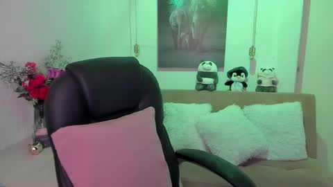 Snapshot of marianalopez81 chatting on 02-21-25, 03:45 Mariana Lopez online show from 02-21-25, 03:45