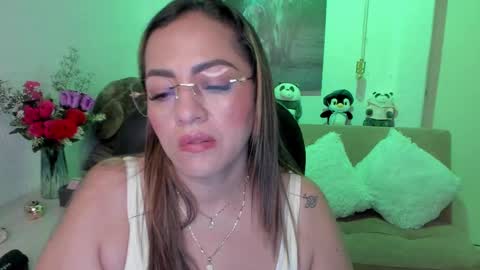 Snapshot of marianalopez81 chatting on 02-22-25, 06:28 Mariana Lopez online show from 02-22-25, 06:28