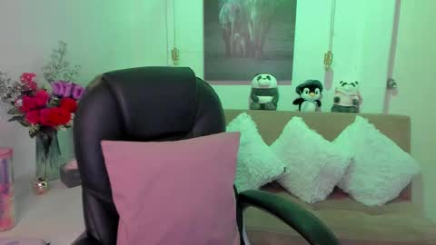 Snapshot of marianalopez81 chatting on 02-22-25, 10:52 Mariana Lopez online show from 02-22-25, 10:52