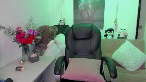 Snapshot of marianalopez81 chatting on 02-23-25, 05:12 Mariana Lopez online show from 02-23-25, 05:12