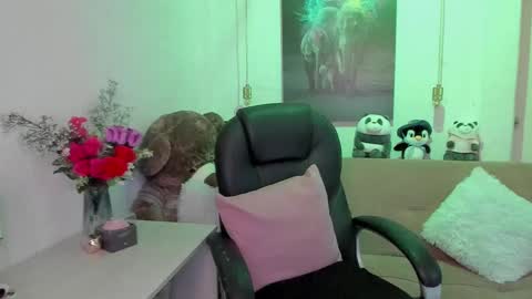 Snapshot of marianalopez81 chatting on 02-24-25, 03:12 Mariana Lopez online show from 02-24-25, 03:12