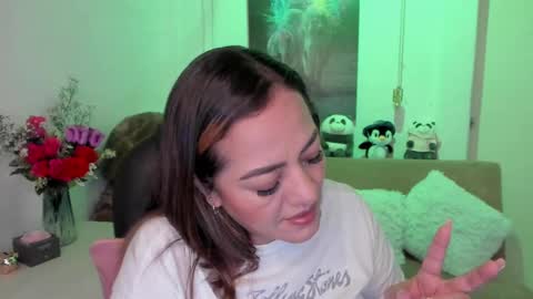 Snapshot of marianalopez81 chatting on 02-25-25, 12:14 Mariana Lopez online show from 02-25-25, 12:14